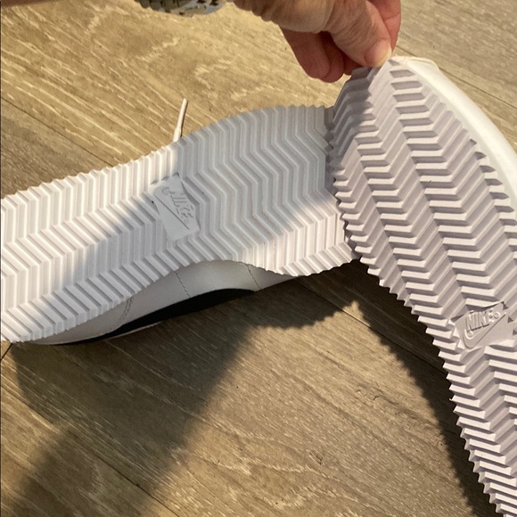 Nike Cortez Kids White Sneakers 904764-102  Sz 5Y - Picture 6 of 10